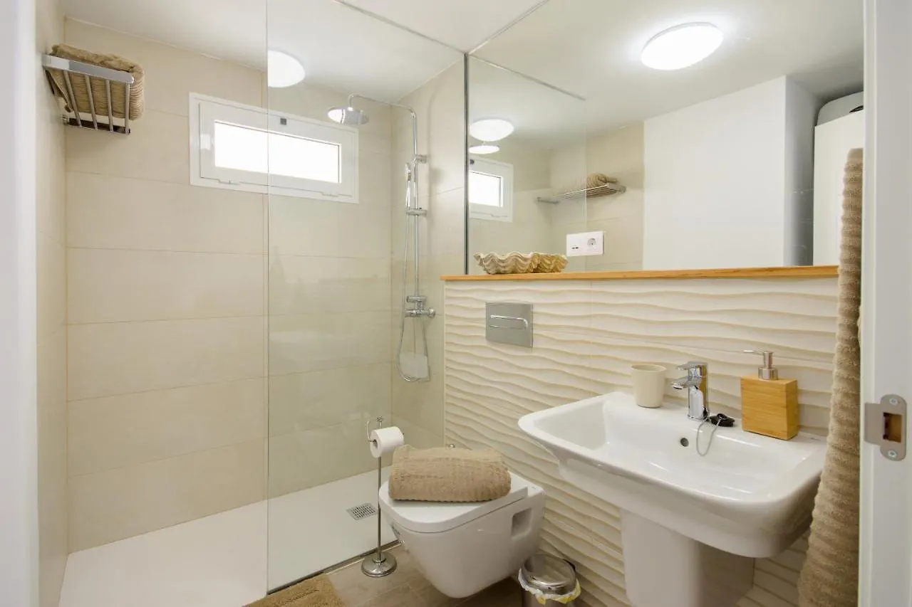 Blue Volcano Apartment, Free Access To The Fariones Sports Center Puerto del Carmen  Puerto del Carmen (Lanzarote)